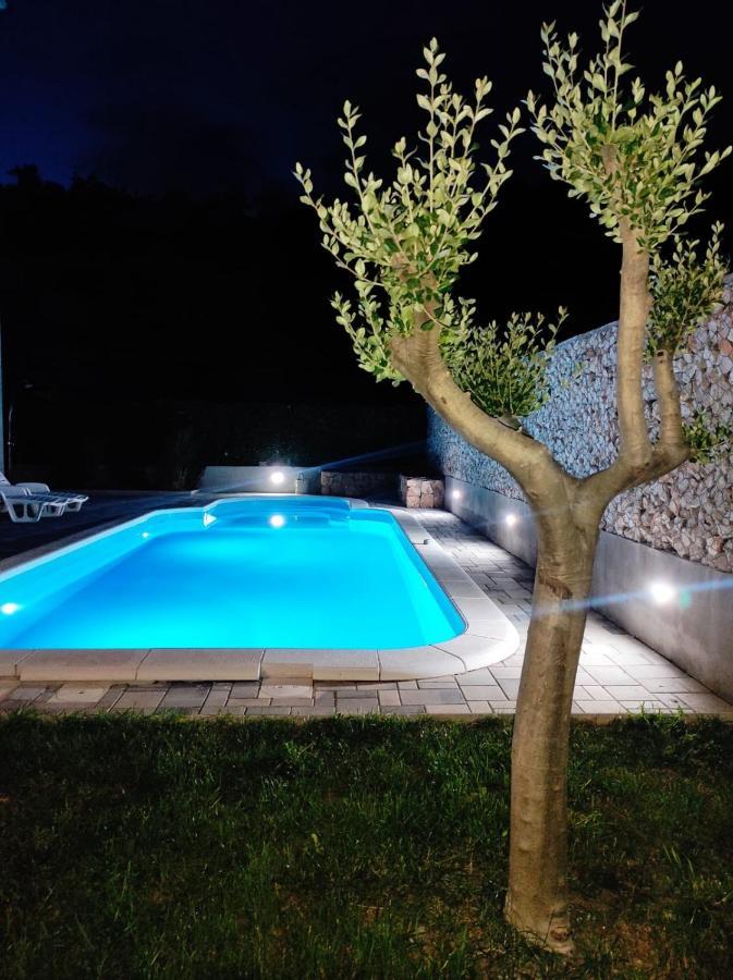 Village Holiday Apartman With Heated Pool Maslina Kostanje Esterno foto