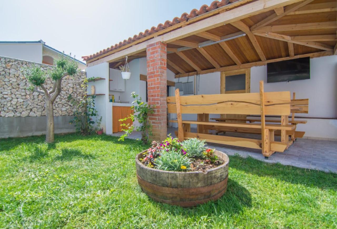 Village Holiday Apartman With Heated Pool Maslina Kostanje Esterno foto