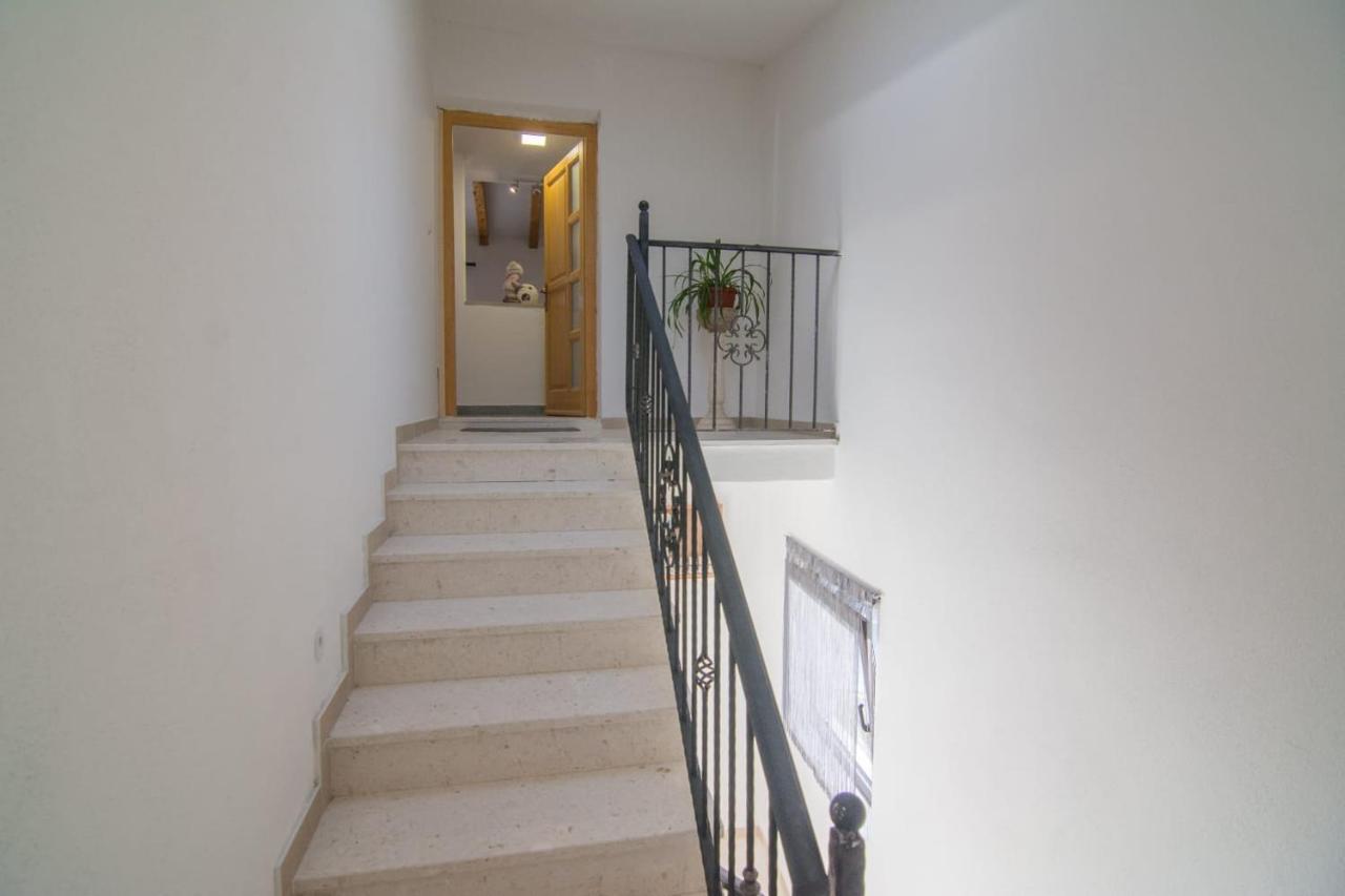 Village Holiday Apartman With Heated Pool Maslina Kostanje Esterno foto