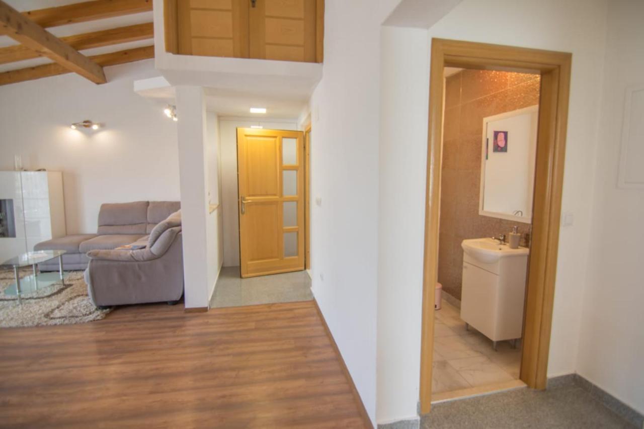 Village Holiday Apartman With Heated Pool Maslina Kostanje Esterno foto