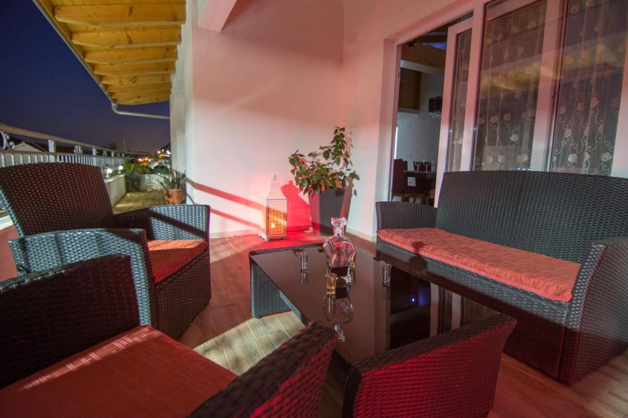 Village Holiday Apartman With Heated Pool Maslina Kostanje Esterno foto