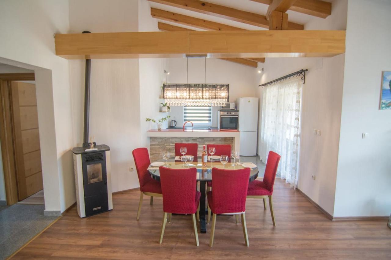 Village Holiday Apartman With Heated Pool Maslina Kostanje Esterno foto