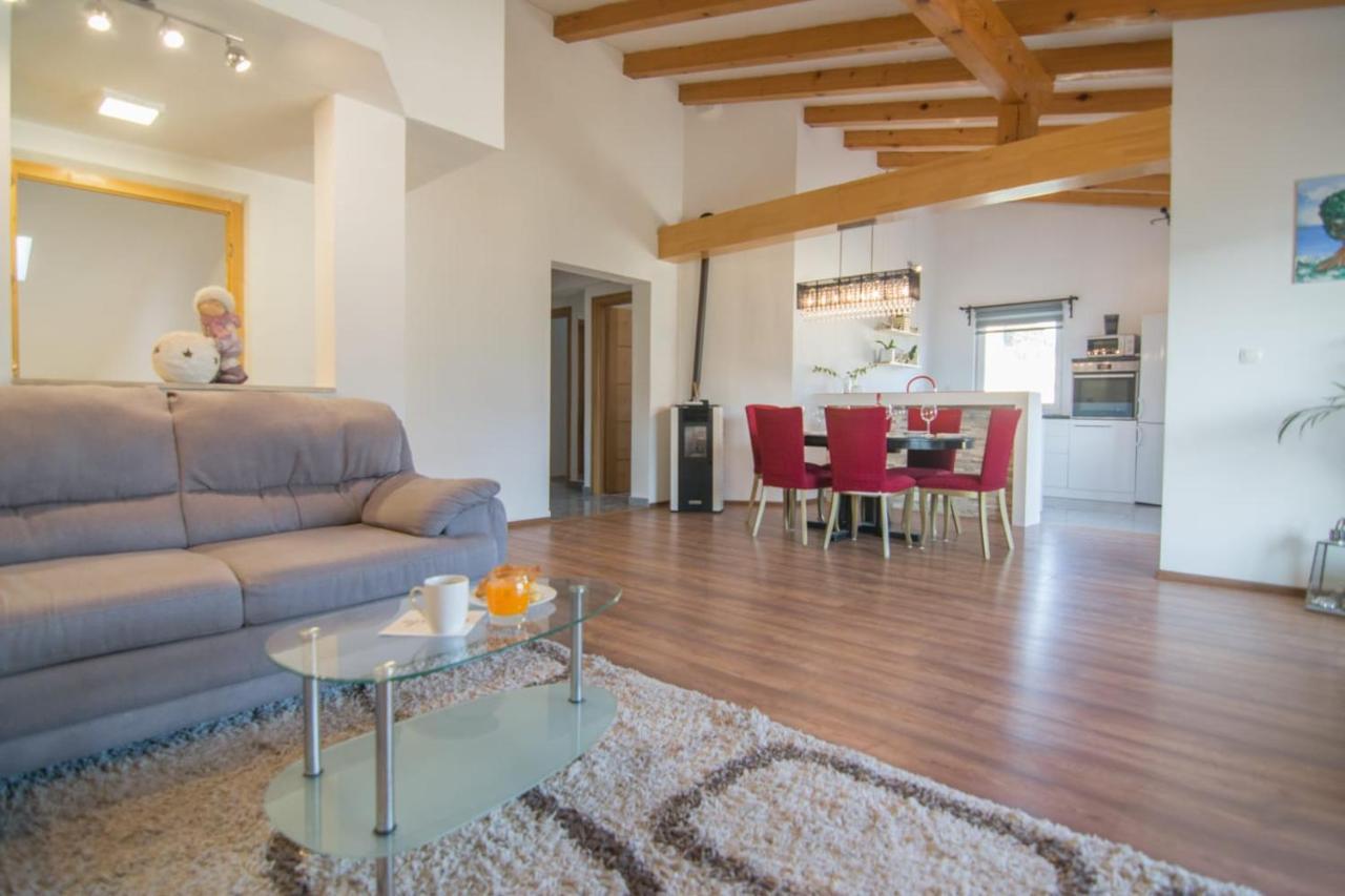 Village Holiday Apartman With Heated Pool Maslina Kostanje Esterno foto