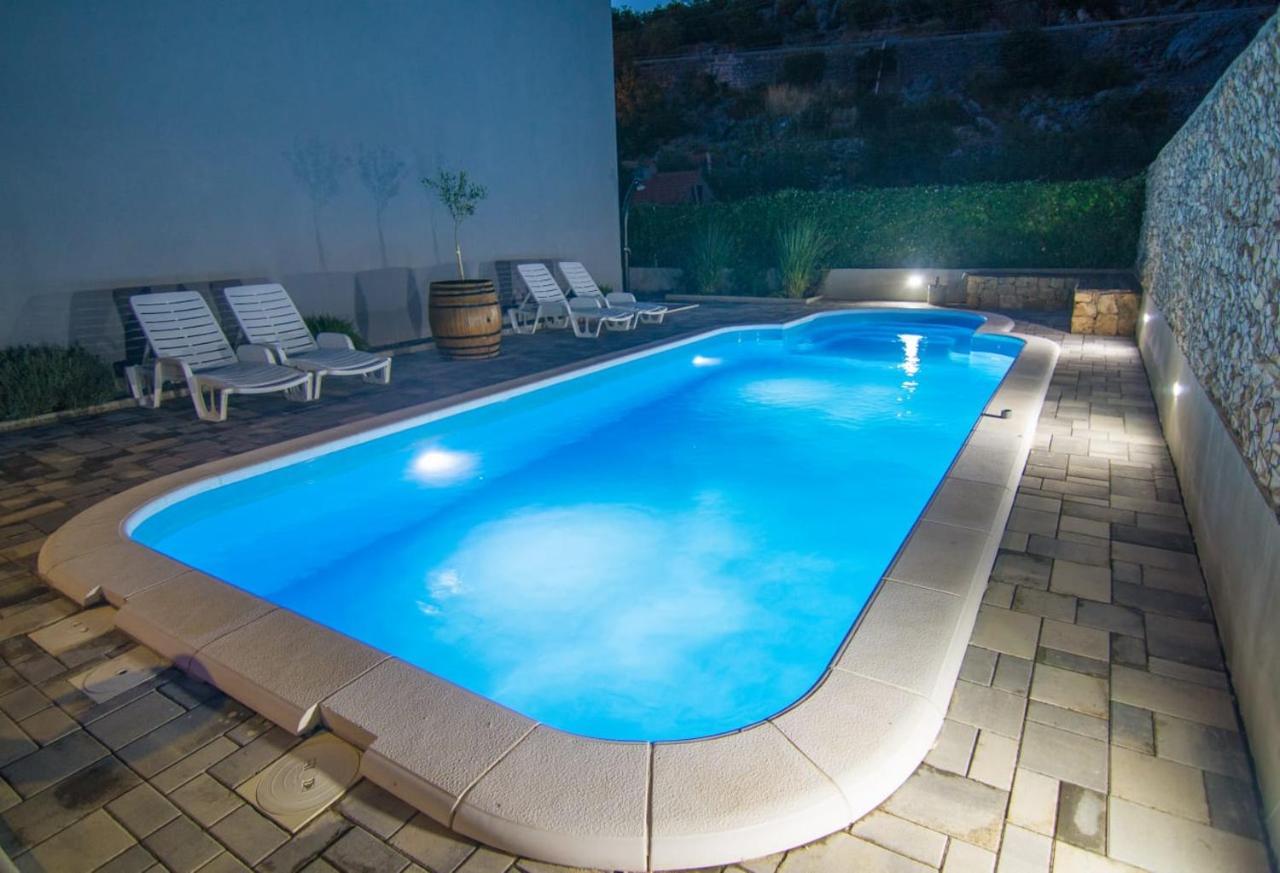 Village Holiday Apartman With Heated Pool Maslina Kostanje Esterno foto