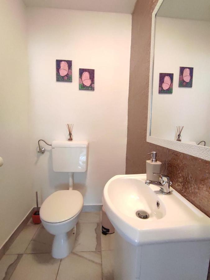 Village Holiday Apartman With Heated Pool Maslina Kostanje Esterno foto