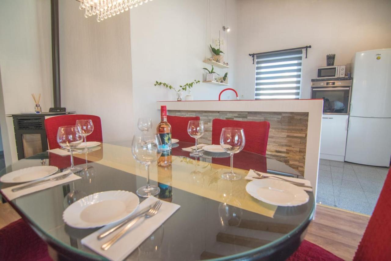 Village Holiday Apartman With Heated Pool Maslina Kostanje Esterno foto